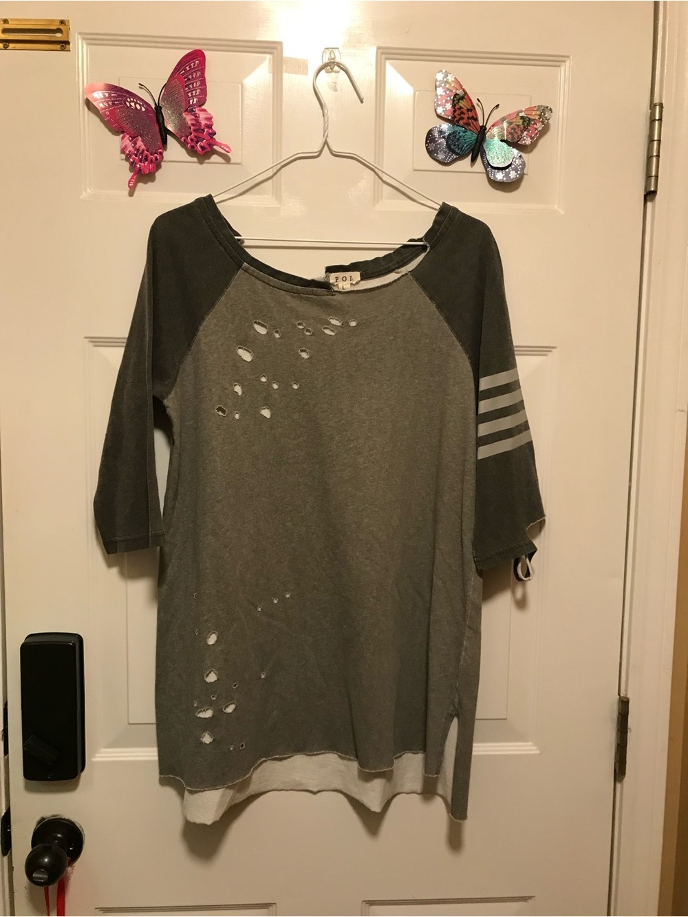 POL Distressed Raglan Sleeve Women’s Top - Gray - Large